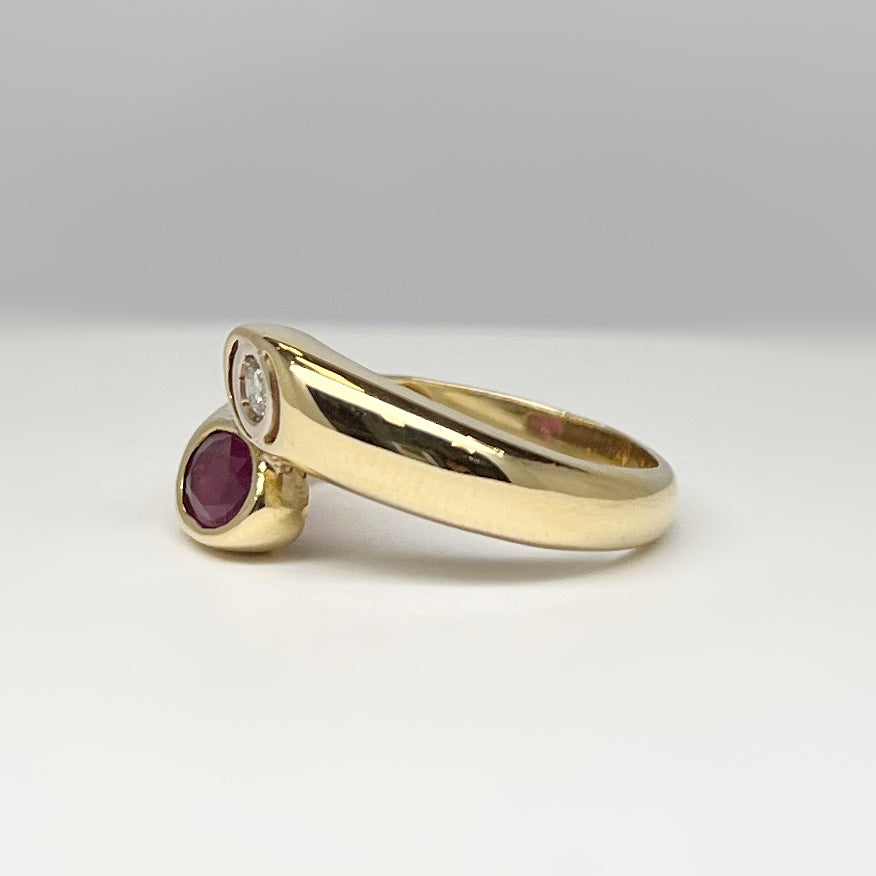 Vintage 18ct Gold Ruby and Diamond Toi et Moi Ring - Size K1/2