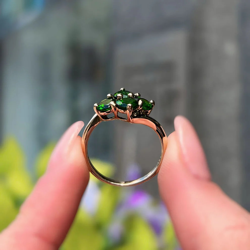 Vintage Floral Inspired 9ct Yellow Gold Russian Diopside Clover Ring - Size N1/2