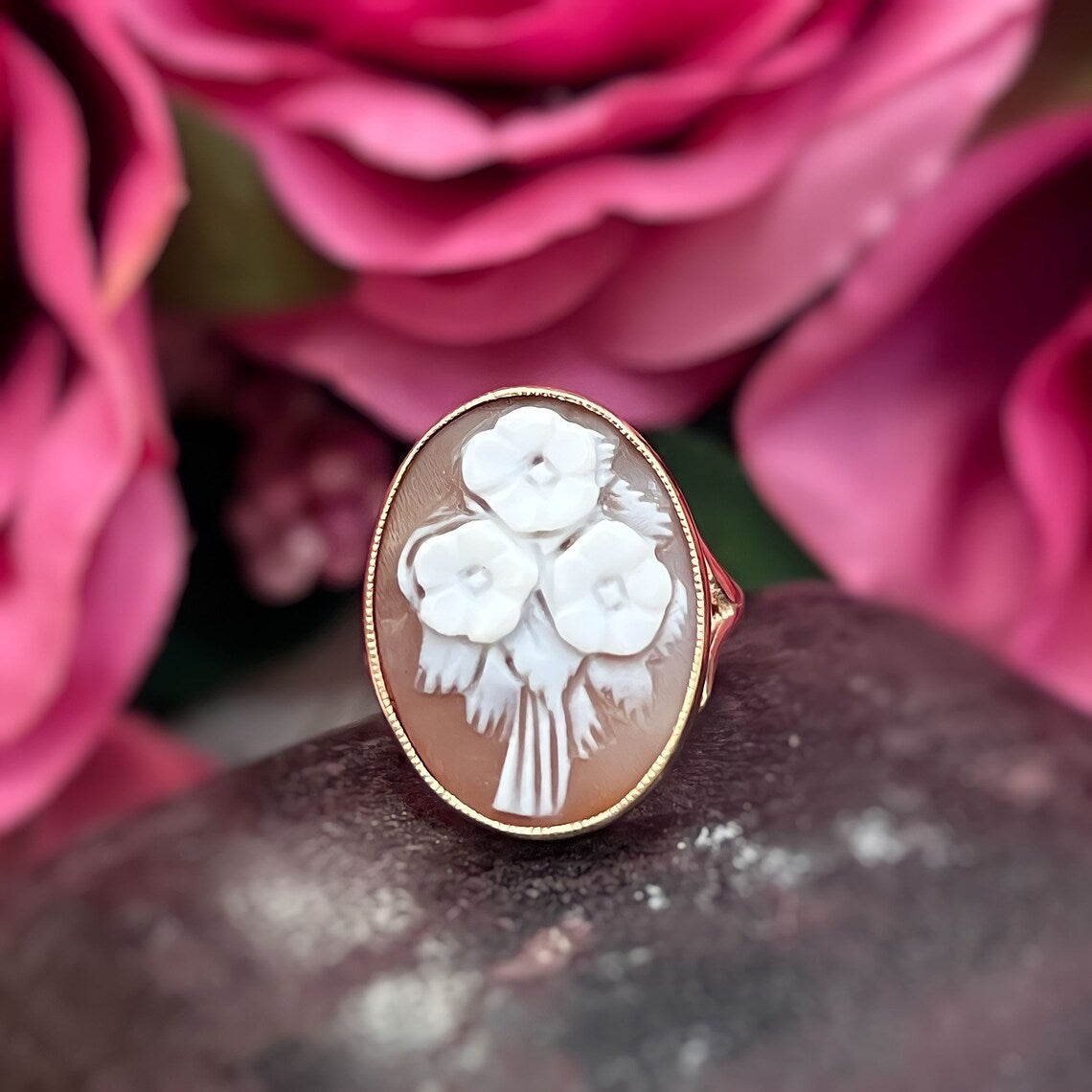 Antique 9ct Yellow Gold Floral Scene Cameo Ring - Size L