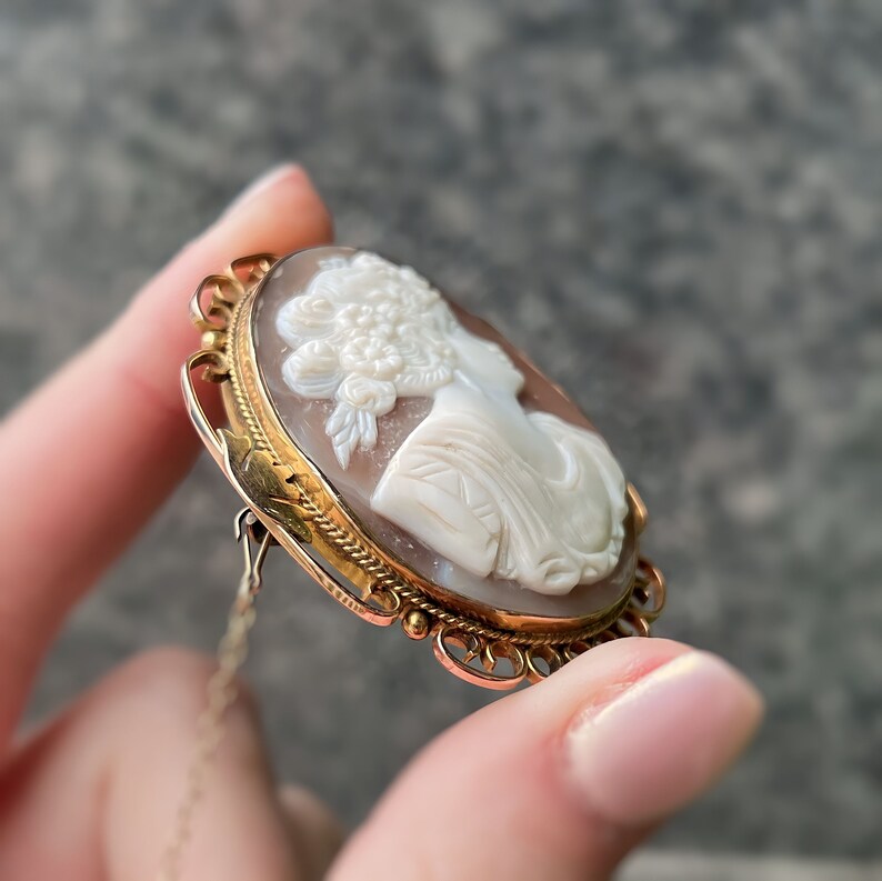 Victorian 9ct Yellow Gold Ladies Portrait Cameo Brooch
