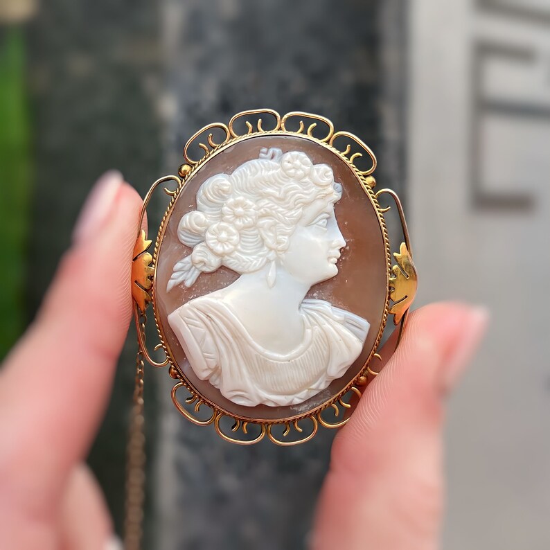 Victorian 9ct Yellow Gold Ladies Portrait Cameo Brooch