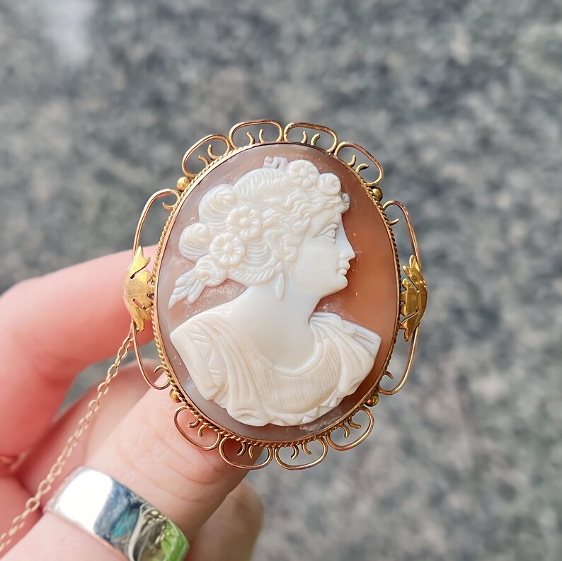 Victorian 9ct Yellow Gold Ladies Portrait Cameo Brooch