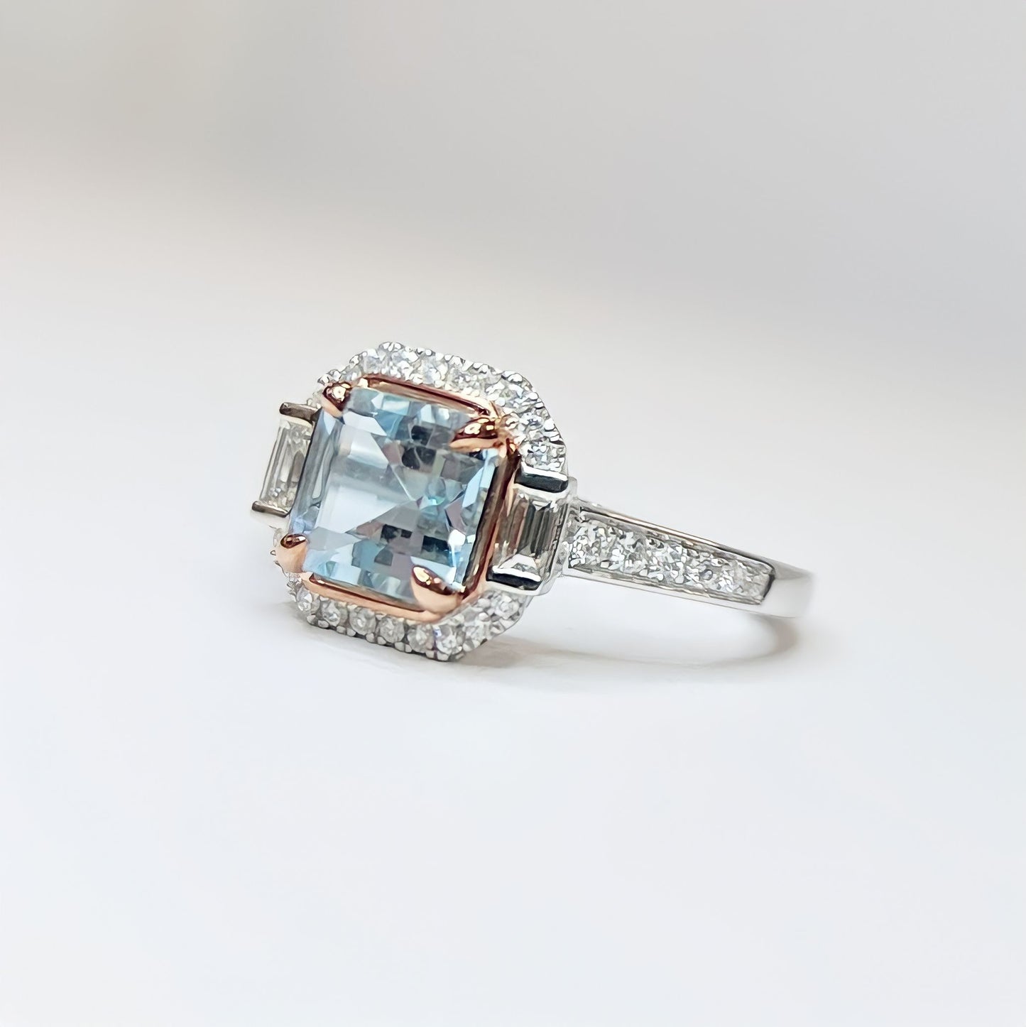 9ct White Gold Aquamarine and Diamond Ring - Size M 1/2