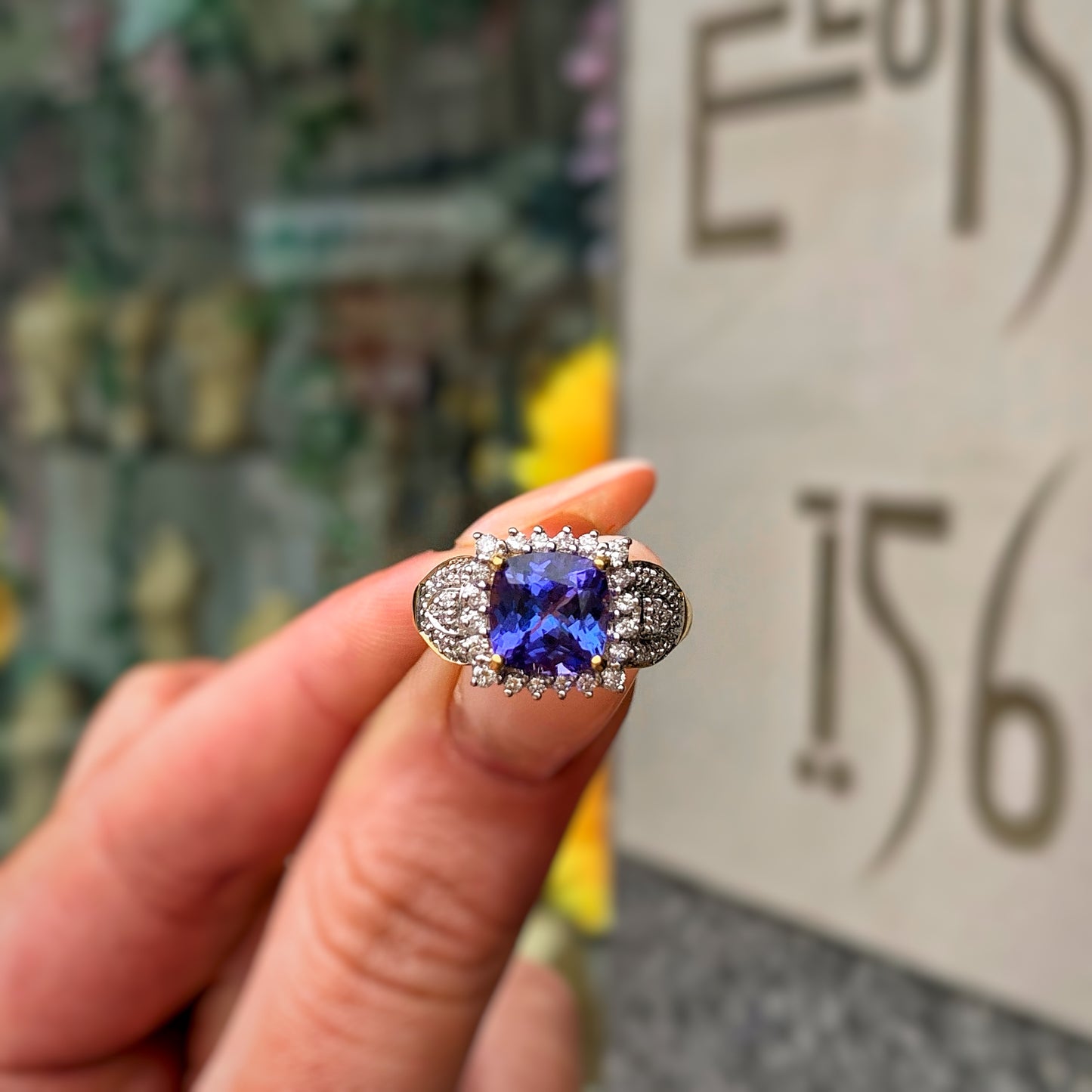 Vintage 18ct Yellow Gold Tanzanite and Diamond Cluster Ring - SIZE N