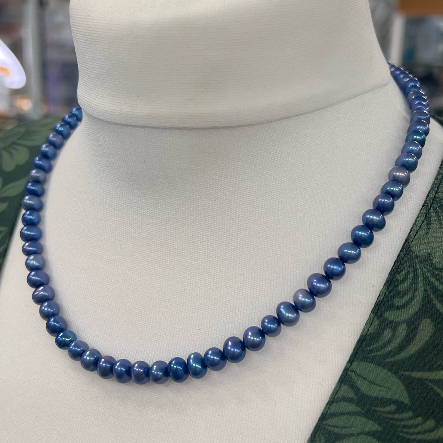 Gents Violet Blue Pearl Necklace