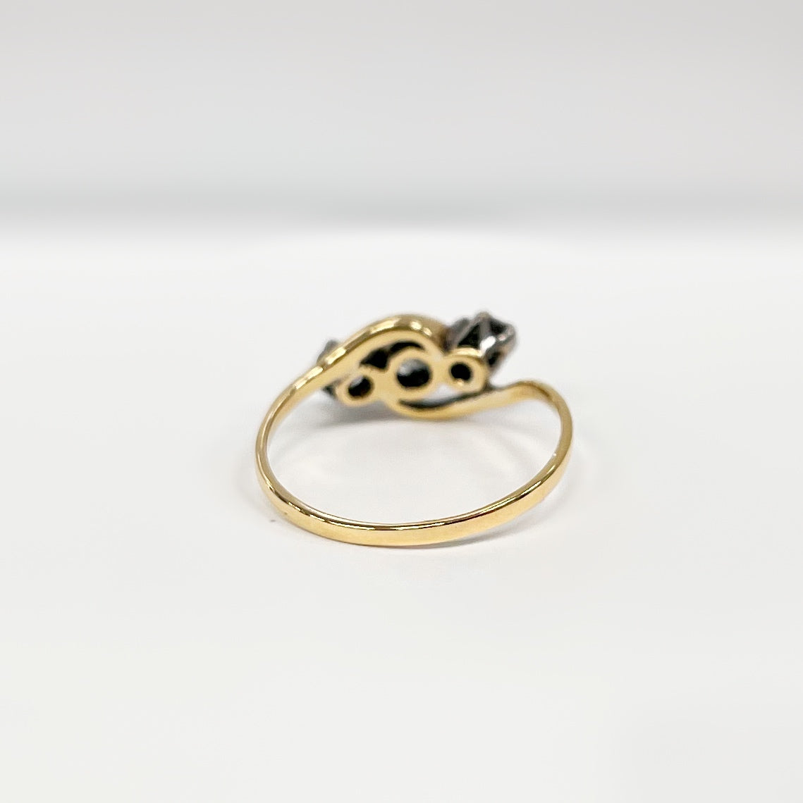 Vintage 18ct Yellow Gold Diamond Trilogy Twist Ring - Size L
