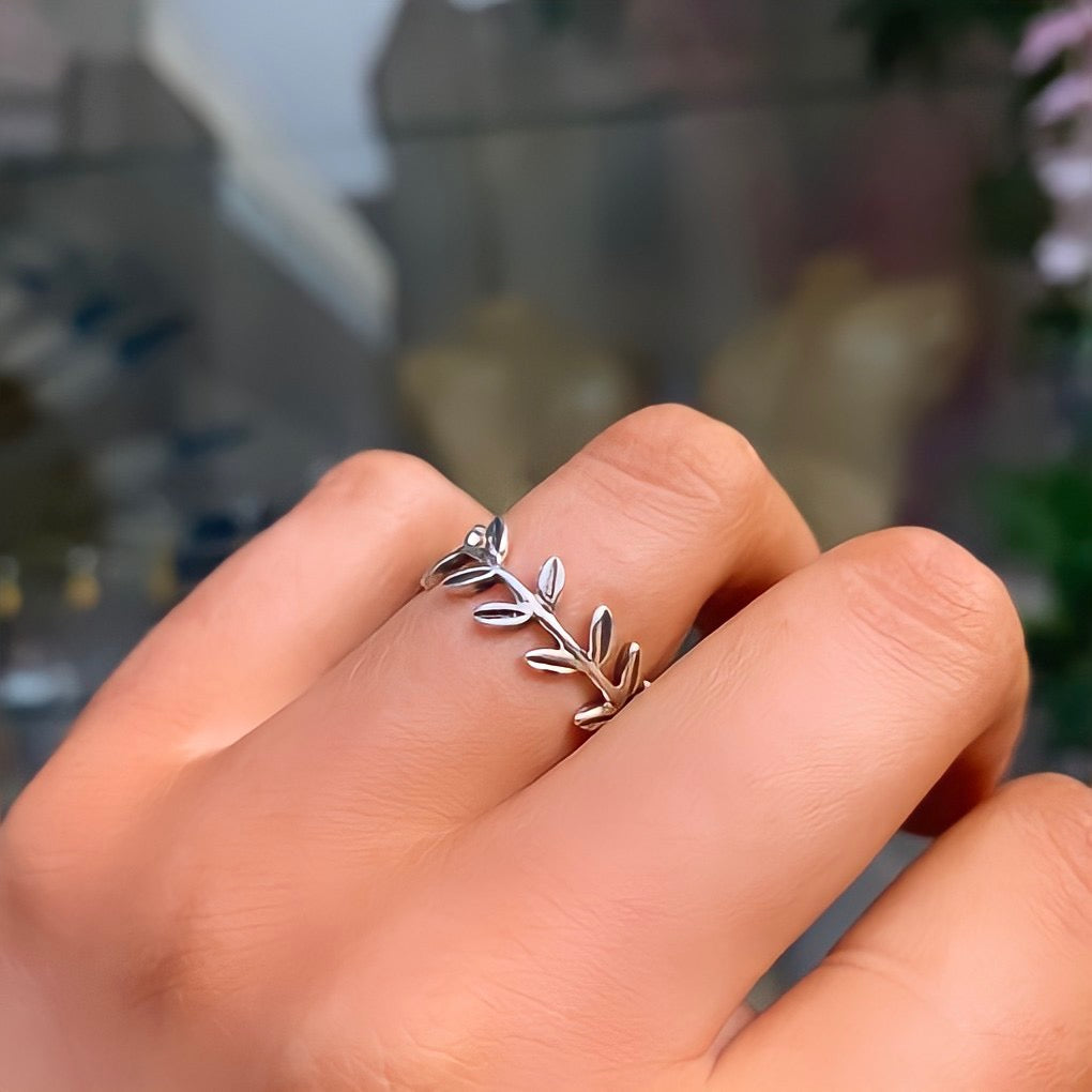 Sterling Silver Nature Inspired Leaf Band Ring - SIZE K