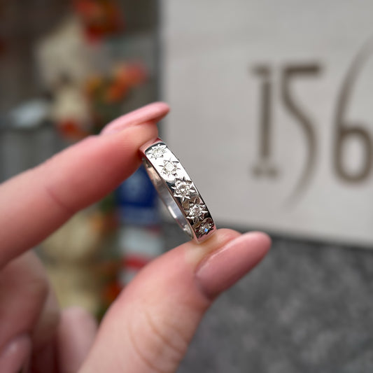 Vintage 18ct White Gold Star Set Diamond Band - Size Q 1/2