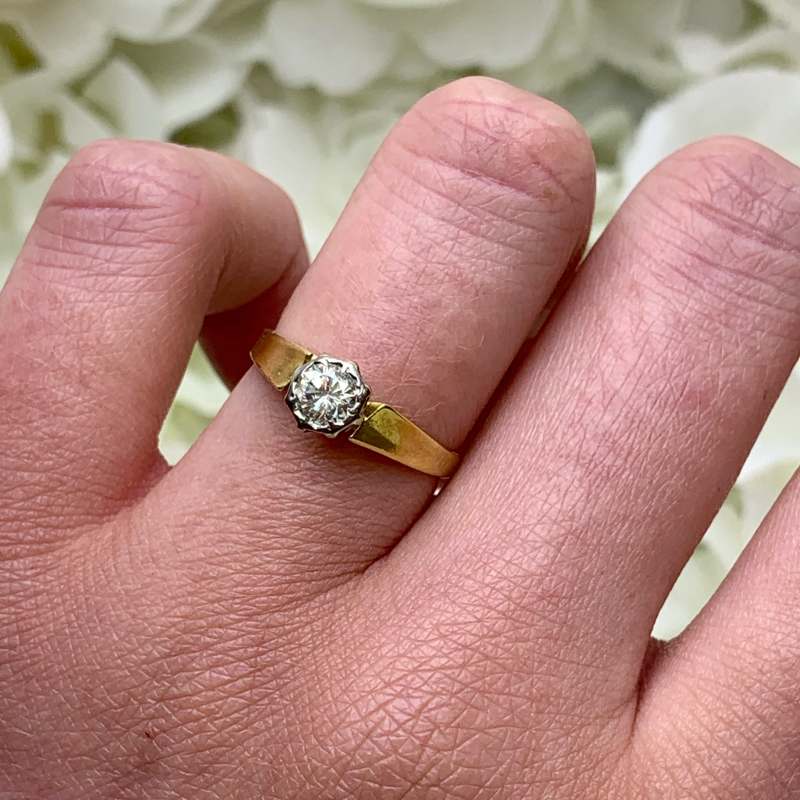 Vintage 18ct Yellow Gold And Diamond Solitaire Ring - SIZE K