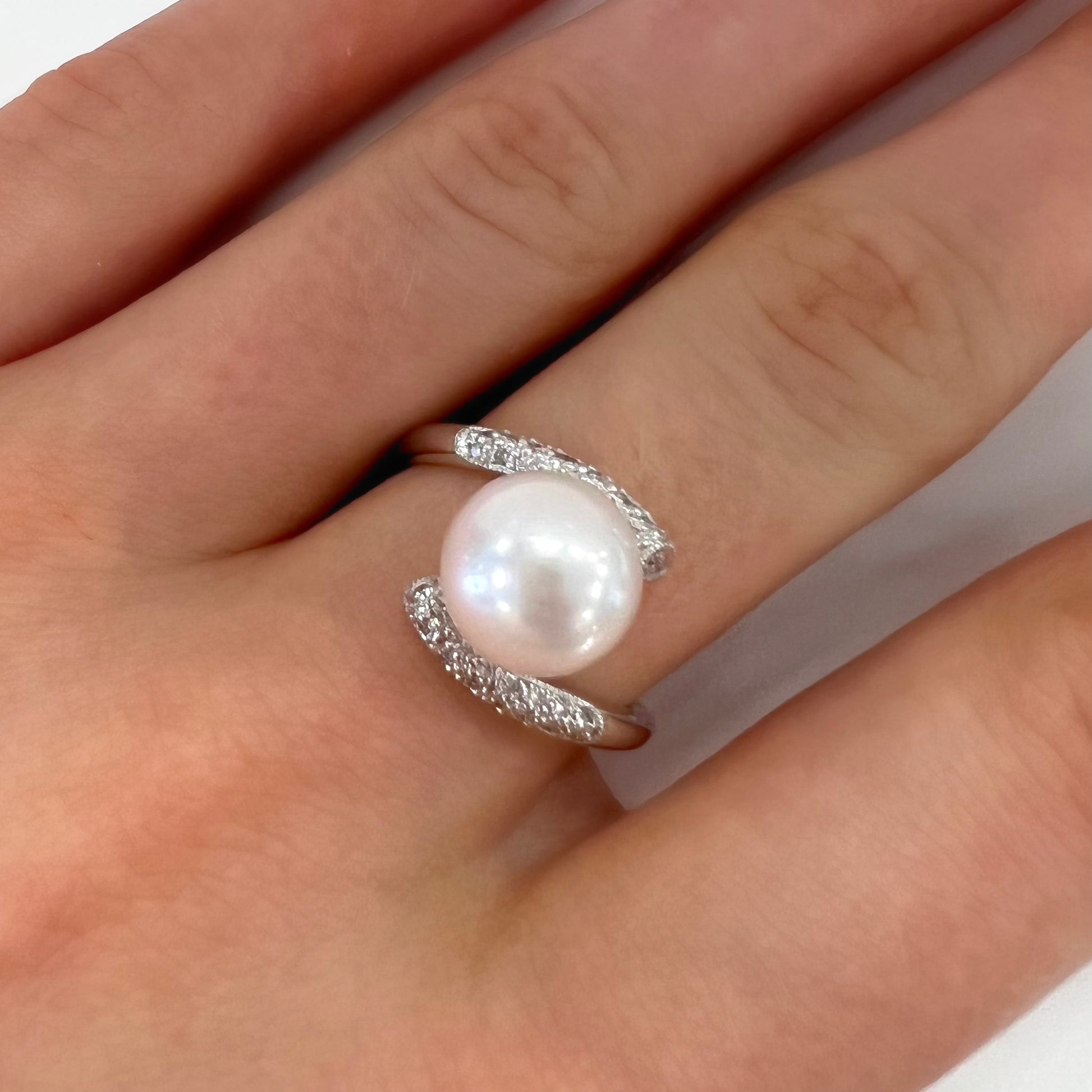 White gold pearl ring with diamonds deals