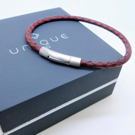 Men’s UNIQUE & Co antique red leather bracelet with steel clasp