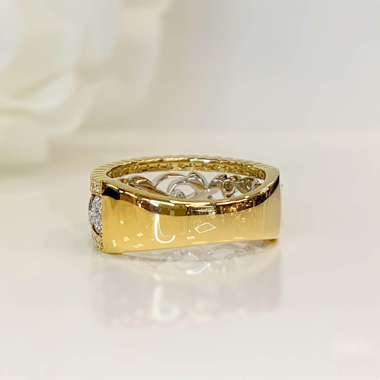 18ct Floral Inspired Yellow Gold And White Gold Diamond Ring – SIZE N