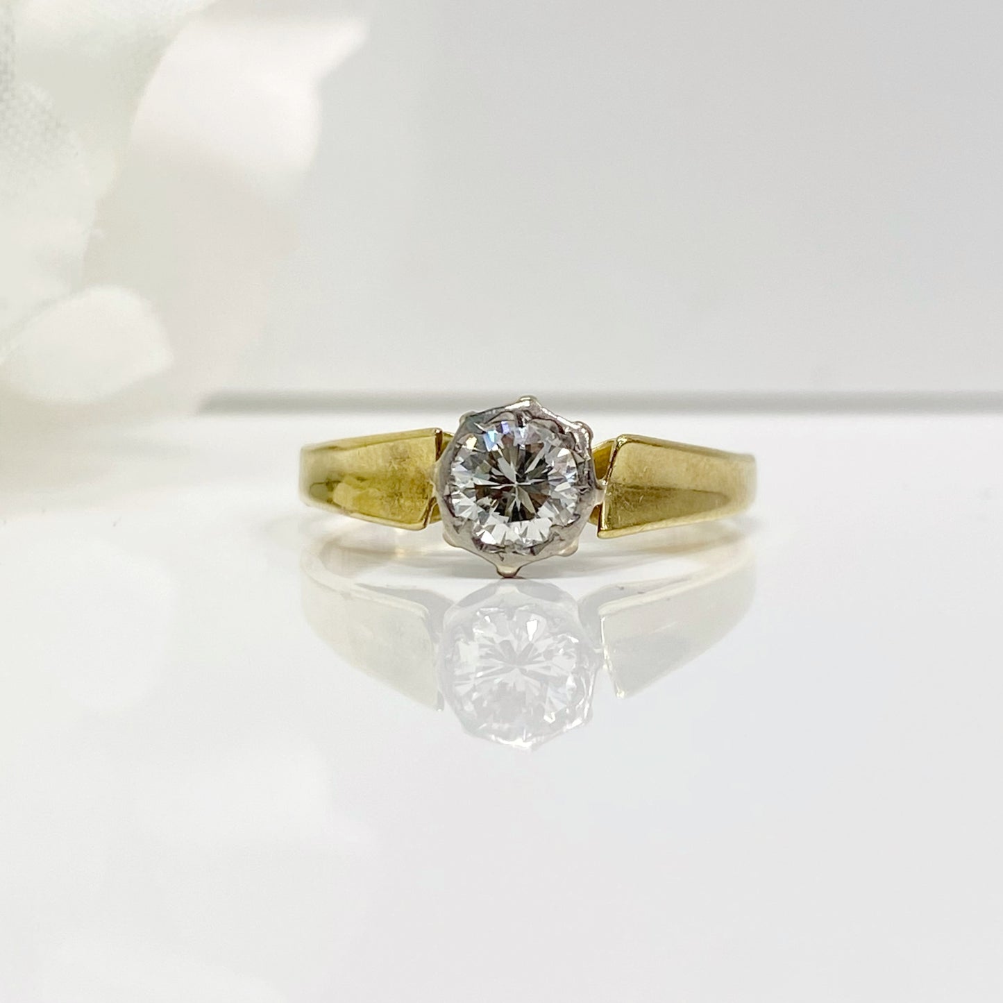 Vintage 18ct Yellow Gold And Diamond Solitaire Ring - SIZE K