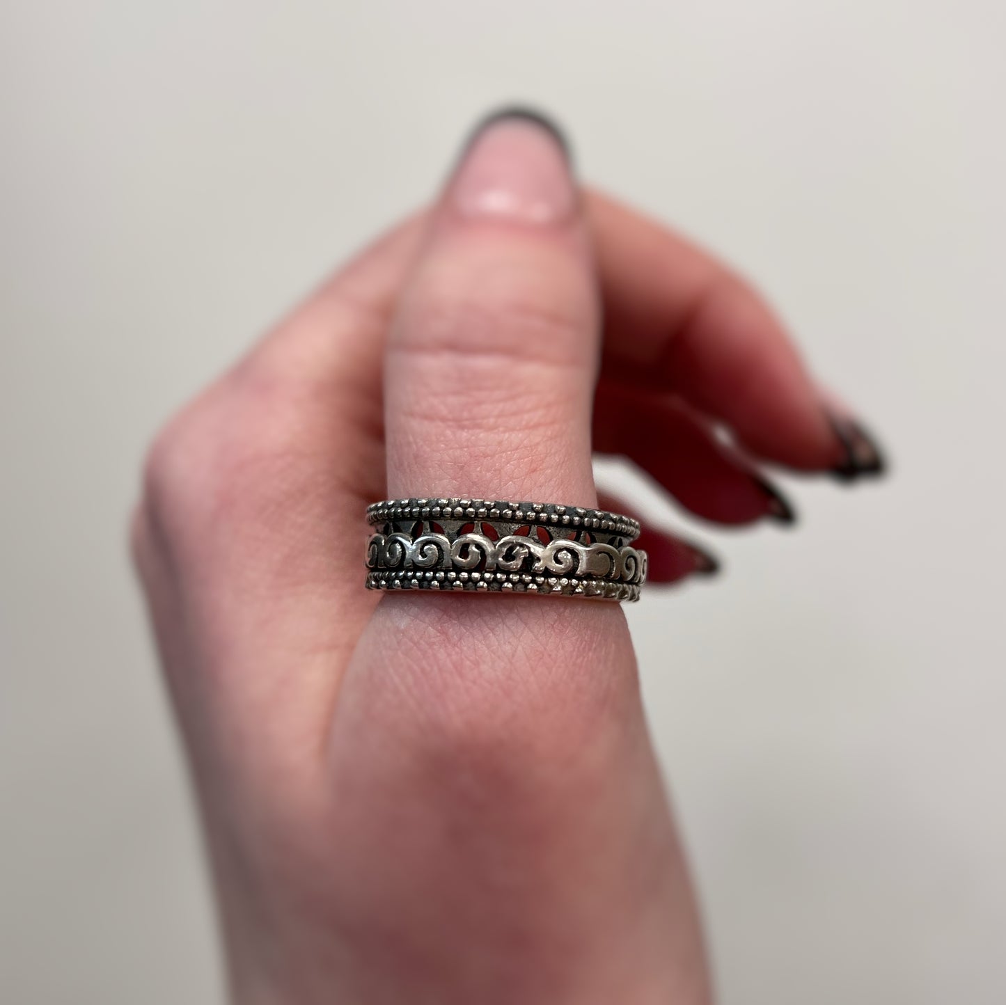 Sterling Silver Filigree Spinner Ring - Size T