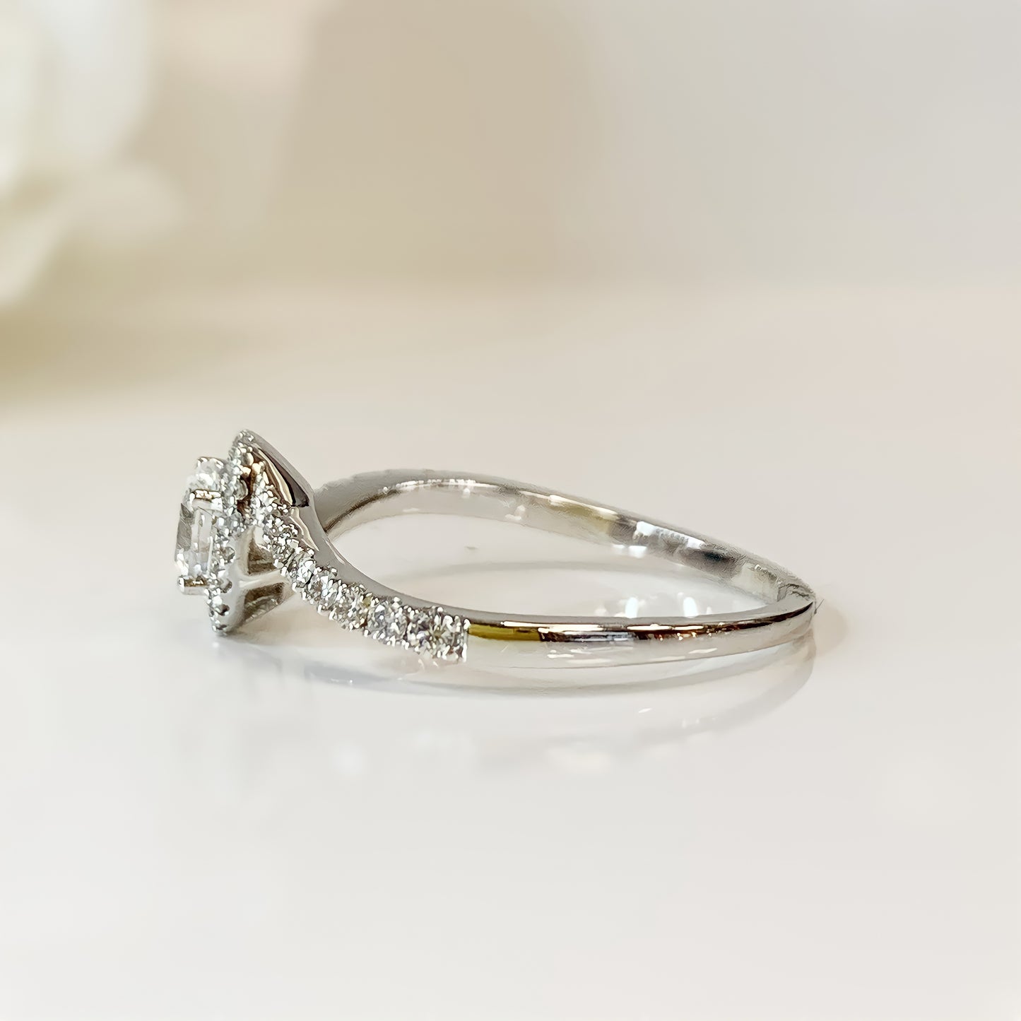 18ct White Gold Diamond Twist Ring – SIZE O
