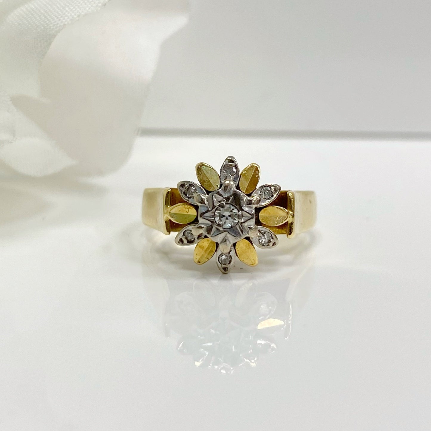 Vintage 18ct Yellow & White Gold Diamond Cluster Ring - Size J