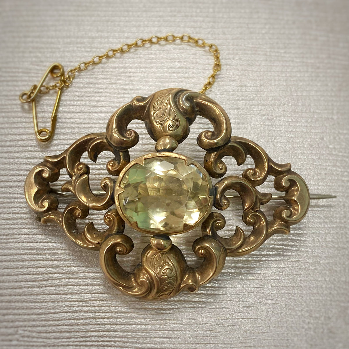 Victorian Golden Citrine 9ct Yellow Gold Brooch (with safety chain)