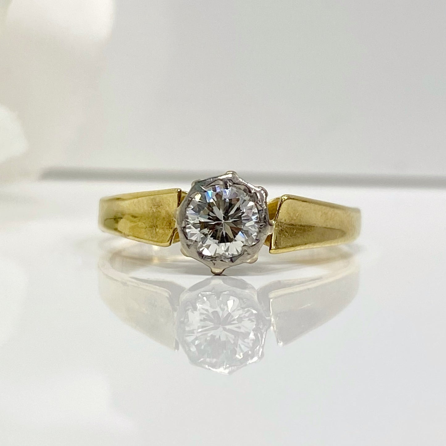 Vintage 18ct Yellow Gold And Diamond Solitaire Ring - SIZE K