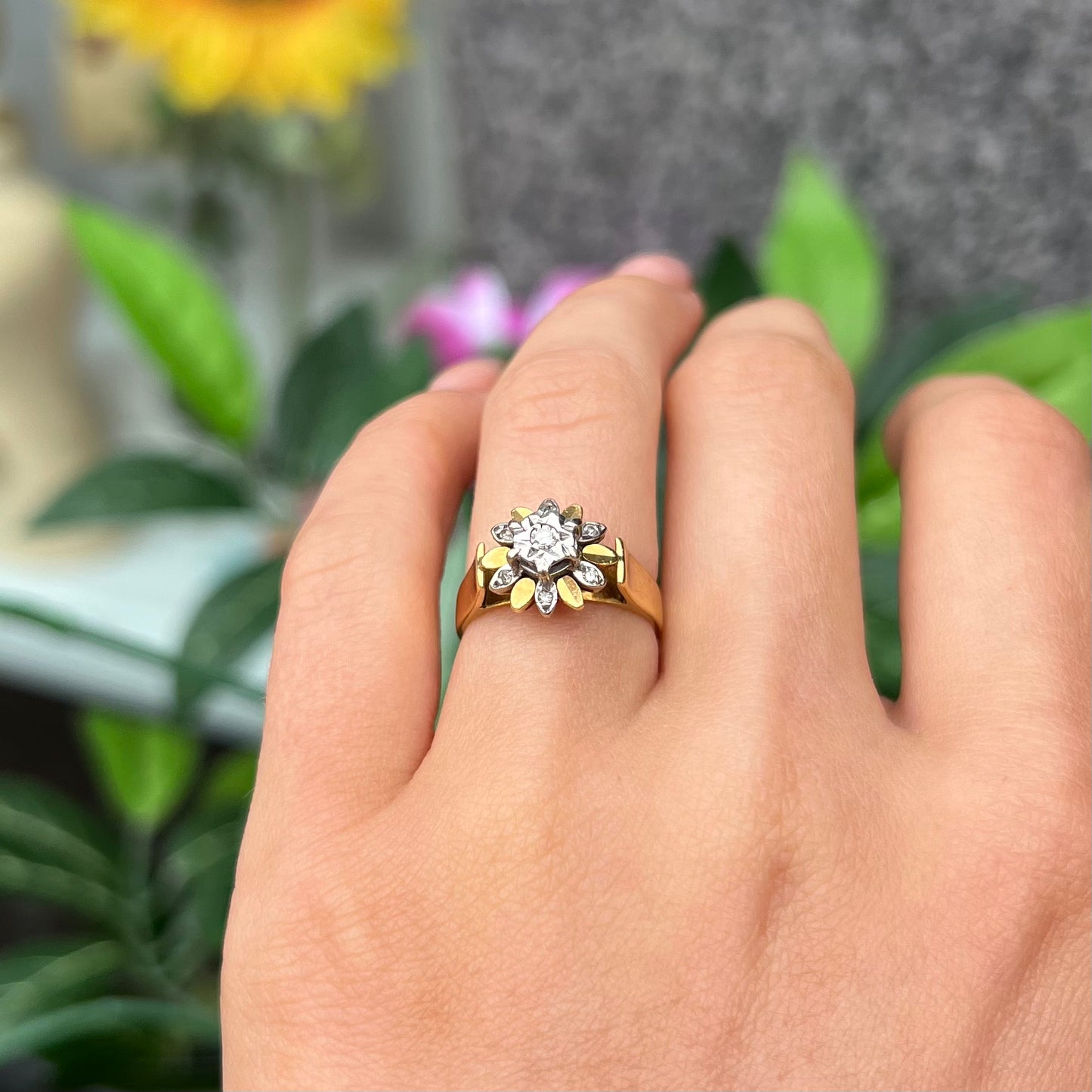 Vintage 18ct Yellow & White Gold Diamond Cluster Ring - Size J