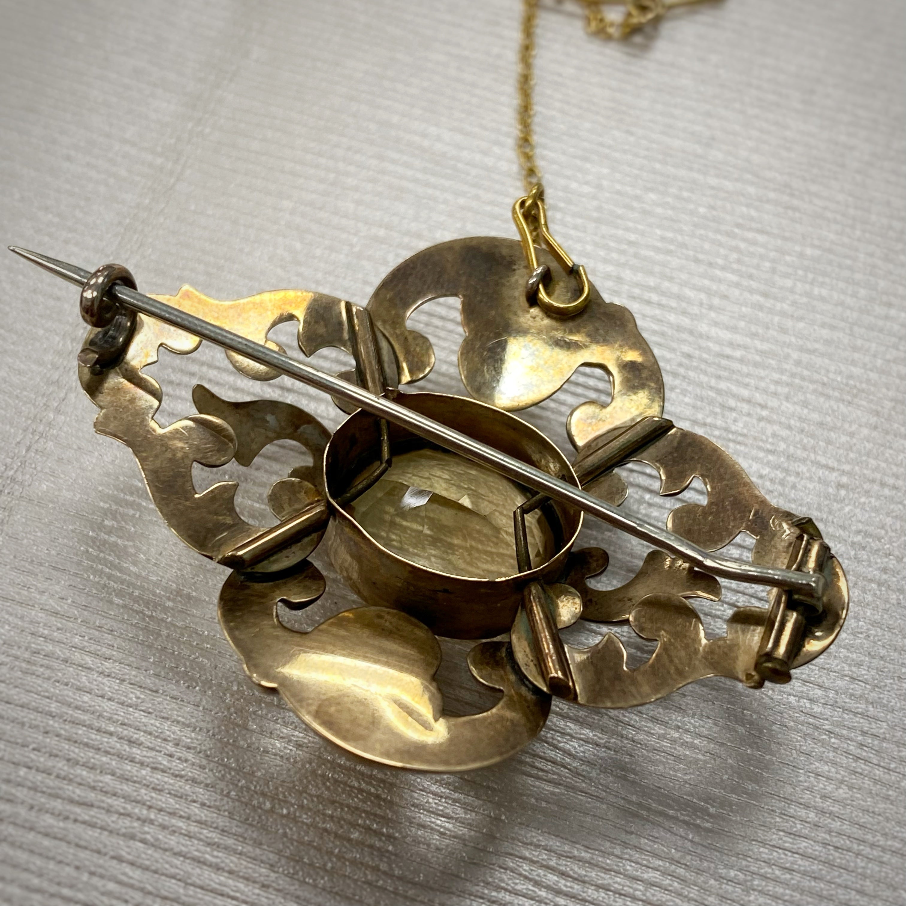Victorian Golden Citrine 9ct Yellow Gold Brooch (with safety chain)